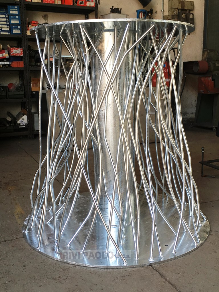 base in ferro zincata per scultura